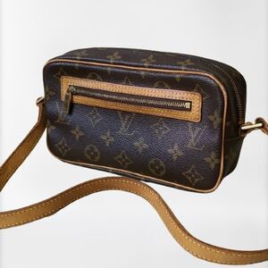 💯Authentic Louis Vuitton Handbag 🍀